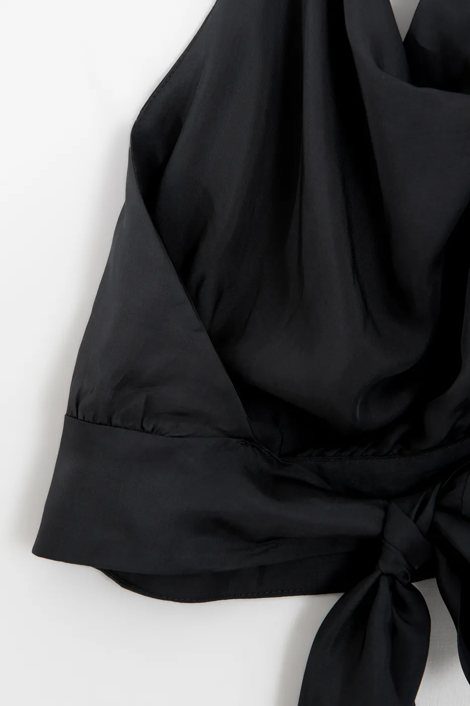 Bayan Siyah Saten Degaje Yakalı Crop Bluz