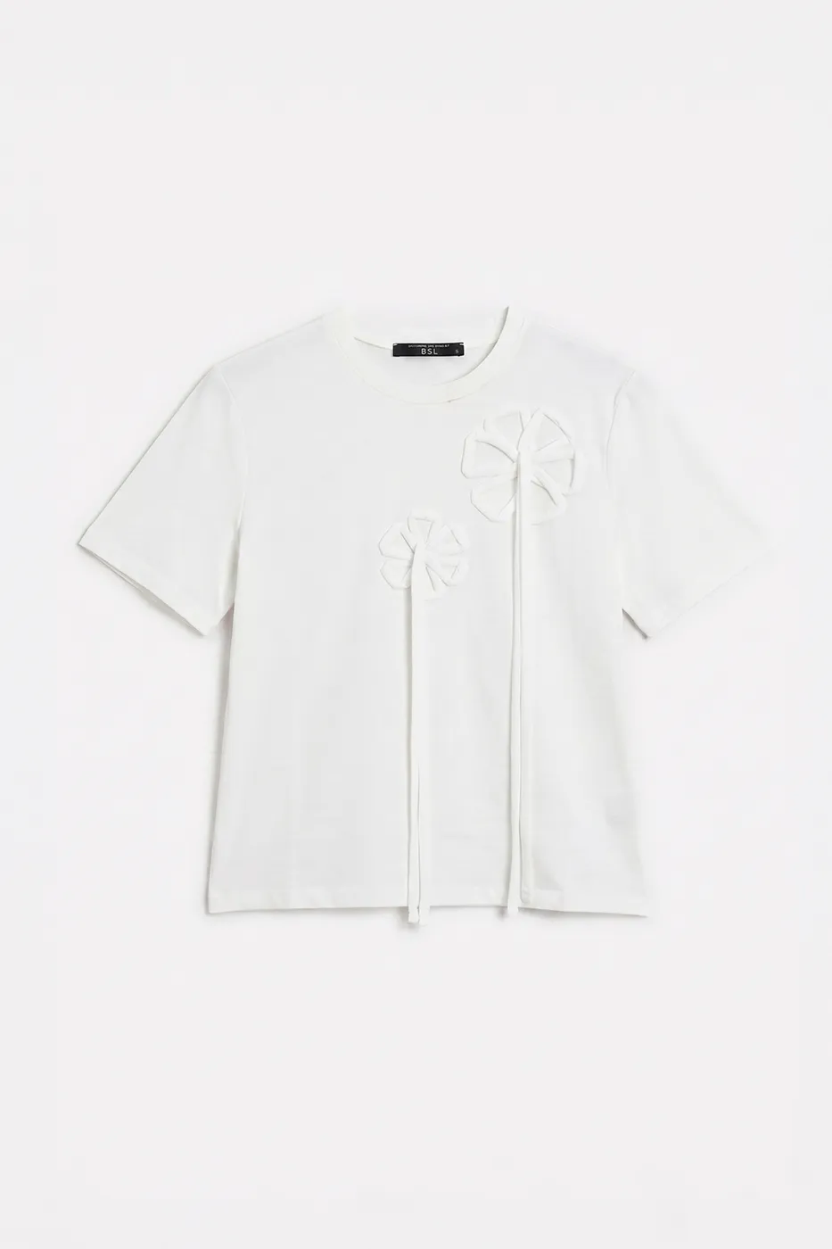Bayan Beyaz Çiçek Detaylı Bisiklet Yaka Tshirt